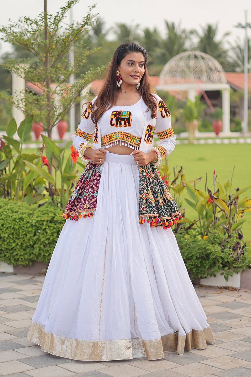 Elegant White Chaniya Choli with Elephant Motif & Mirror Work – Navratri Festival Wear RTI