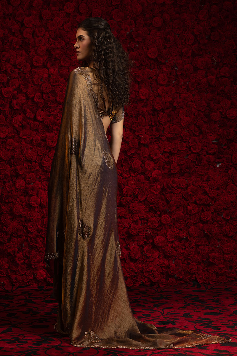 Exquisite Gold Silk Saree – Elegant Metallic Sheen with Delicate Embellishment PR