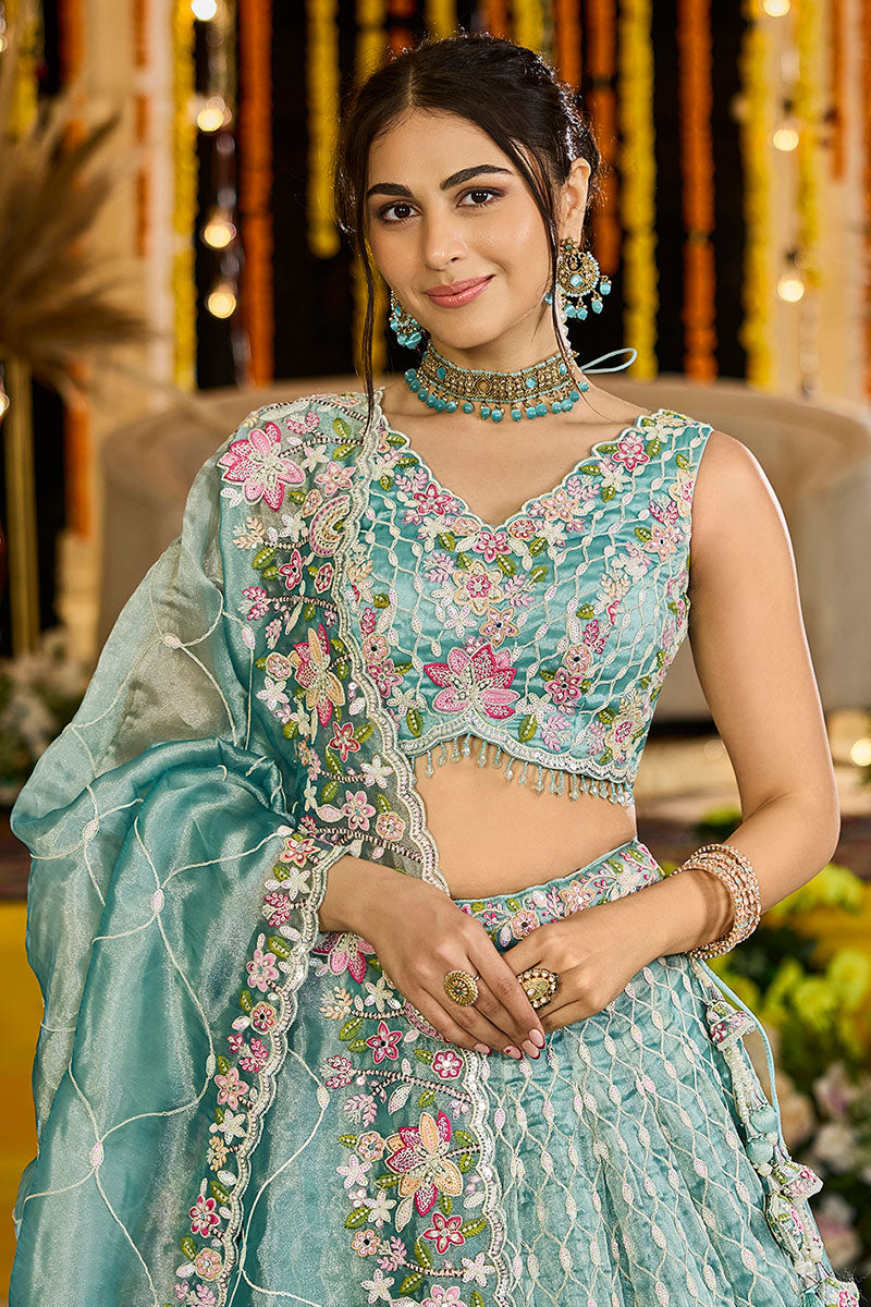 Elegant Pastel Green Embroidered Lehenga Set with Floral Detailing RTI