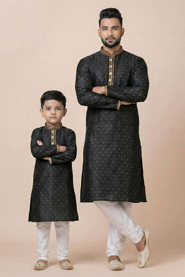 Ensembles Kurta en mousseline à imprimé Ajrakh rouge avec broderies artisanales