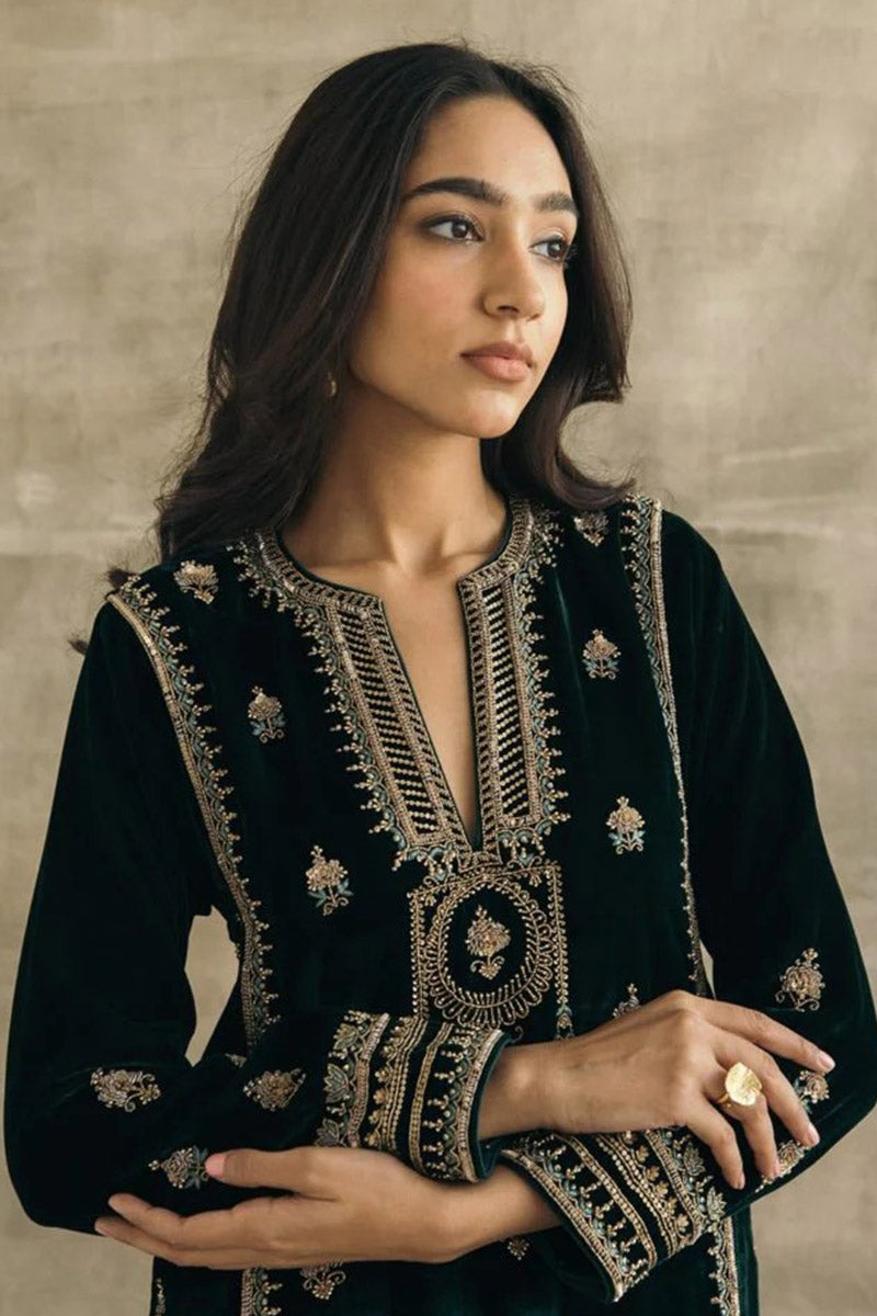 Bottle Green Emerald Velvet Elegance – Timeless Festive Kurta Set LF