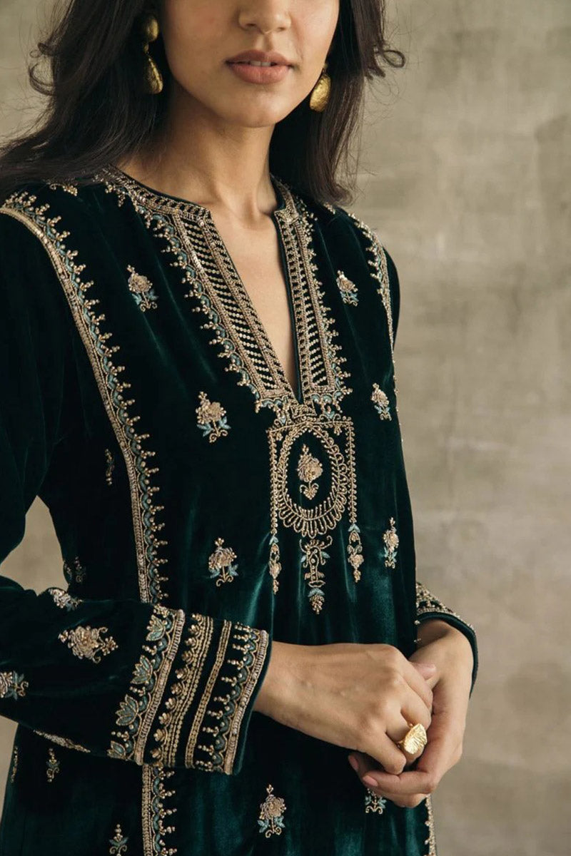 Bottle Green Emerald Velvet Elegance – Timeless Festive Kurta Set LF
