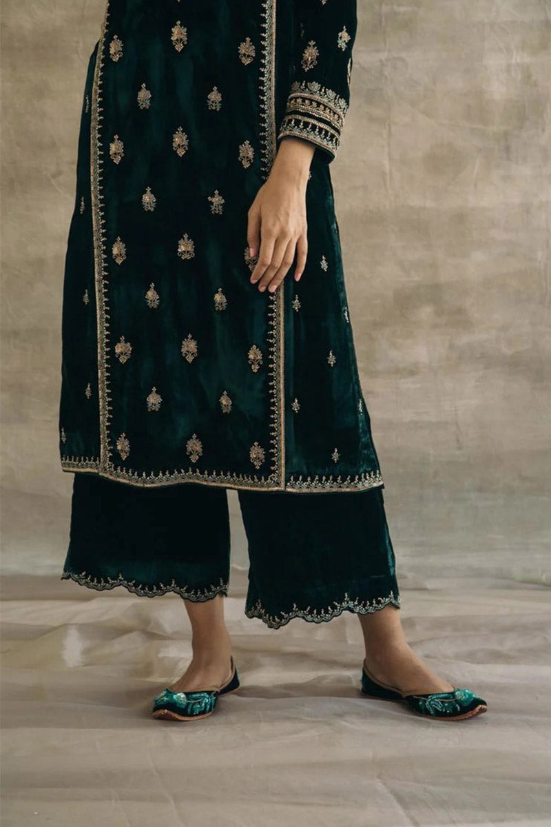 Bottle Green Emerald Velvet Elegance – Timeless Festive Kurta Set LF