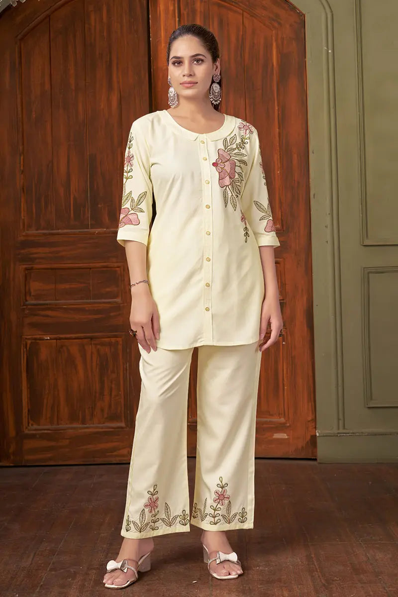 Soft Lemon Floral Embroidered Co-Ord Set – Casual Chic Two-Piece PR