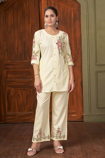 Soft Lemon Floral Embroidered Co-Ord Set – Casual Chic Two-Piece PR